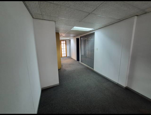 605M² OFFICE TO LET IN SUNNINGHILL
